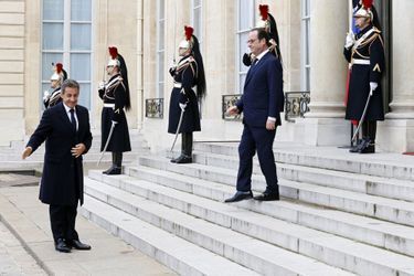 Circonstances tragiques : Nicolas Sarkozy revient à l'Elysée, à l'invitation de François Hollande, après les terribles attaques de janvier 2015.