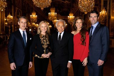 Avec sa femme Ricky, leur fils Andrew ( à g.), leur fille Dylan et son mari Paul, au gala de la French American Foundation à Versailles, le 4 décembre 2018