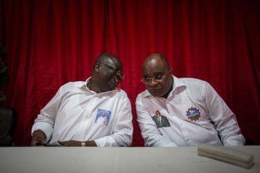Guy- Brice Parfait Kolelas et André Okombi Salissa lors d'une conférence de presse à Brazzaville le 18 mars 2016