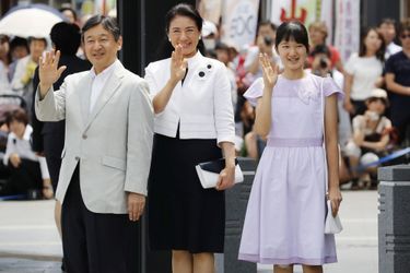 La princesse Aiko du Japon avec ses parents le prince héritier Naruhito et la princesse Masako à Matsumoto, le 10 août 2016