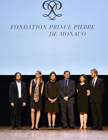 Caroline de Monaco, entourée des lauréats.