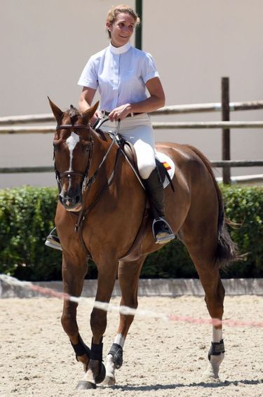 L'infante Elena d'Espagne à l'école d'équitation de Marbella, le 19 juillet 2015