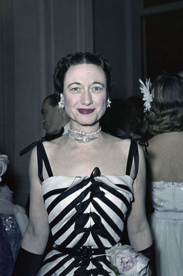 Wallis Simpson, la femme qui a fait d'Elizabeth une reine, "veuve pour des décennies", ici au Ritz en 1950