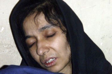 Aafia Siddiqui peu après son arrestation, en juillet 2008.