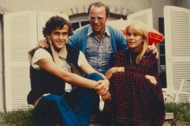 Michel Platini, Thierry Roland et sa femme.