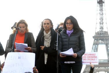 isa Azuelos, Karine Silla-Perez et Yamina Benguigui sur le parvis des droits de l'Homme.