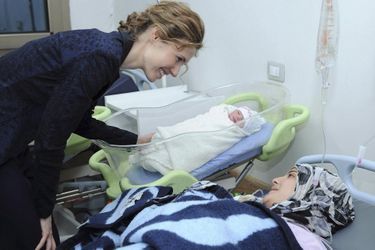 Asma el-Assad dans une maternité, le 8 mars.