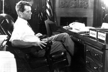 Bobby Kennedy en 1968 dans son bureau au département de la Justice.