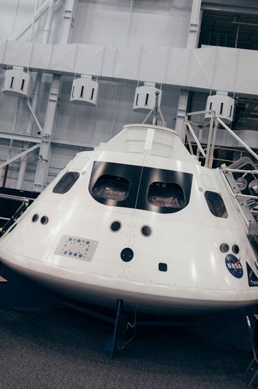 La capsule habitable du vaisseau spatial Orion, de 5 mètres de diamètre et 3 mètres de hauteur. Quatre astronautes y logeraient durant le trajet pour Mars.