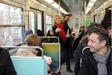 En empruntant la ligne 6 du métro, Danielle Simonnet s'aventure dans des arrondissements moins populaires.