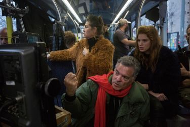 Avec les comédiennes Keren Mor et Yuval Scharf, sur le tournage d’« Un tramway à Jérusalem », une comédie de situation qui sortira à l’automne.