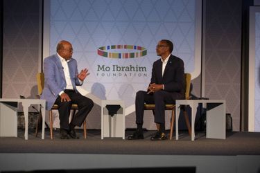 Mo Ibrahim en discussion avec Paul Kagame, le président rwandais le 28 avril à Kigali