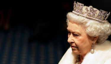 2-photos-people-tetes-couronnees-Elisabeth Reine d'Angleterre --
