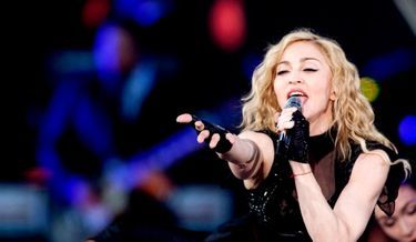 2-photos-people-musique-Madonna concert--