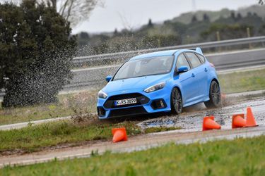 Ford a fait la démonstration des capacités de la Focus RS sur la piste d'essai Michelin de Fontange, près de Salon de Provence.