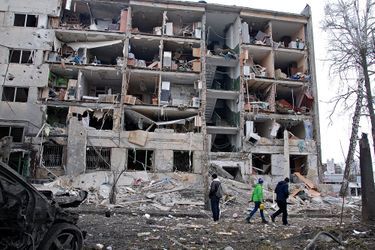 Un immeuble d'habitation récemment bombardé à Kharkiv.