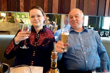 Dans le restaurant Zizzi pour fêter l’arrivée récente de sa fille Ioulia en provenance de Moscou.