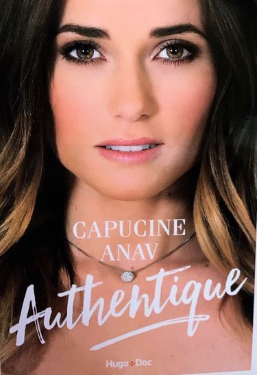 Capucine Anav sort son premier livre, "Authentique".