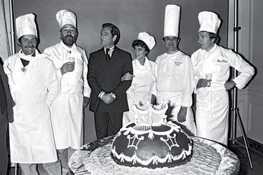 Avec l’équipe de « La grande cuisine » en 1978 : Jean Rochefort, Philippe Noiret, Ted Kotcheff, Jacqueline Bisset et Jean-Pierre Cassel.