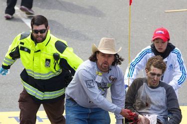 Carlos Arredondo et Jeff Bauman le 15 avril dernier, en plein chaos.