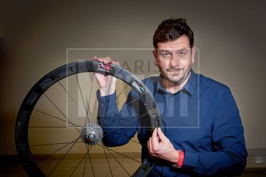 Istvan Varjas, le magicien des vélos truqués