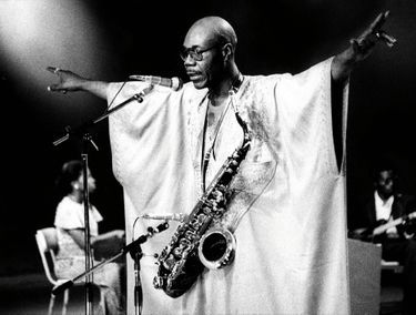 En concert à la Maison du Parti, à Douala, en 1975.
