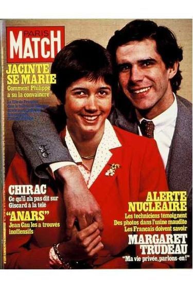 Sur cette couverture du n°1559 (13 avril 1979), Jacinte Giscard d'Estaing porte un tailleur Jean-Louis Scherrer, au côté de son mari Philippe Guibout, le jour du mariage civil à Paris.