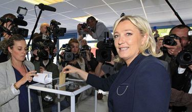 Marine Le Pen Hénin-Beaumont Législatives-