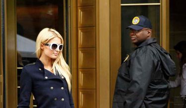 Paris Hilton sortant du tribunal de Manhattan-