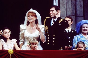 Sarah, duchesse d'York et le prince Andrew, au balcon de Buckingham le jour de leur mariage, le 23 juillet 1986.