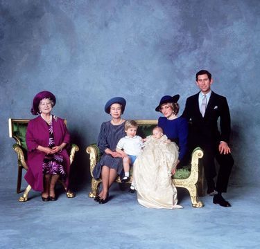 Au baptême d'Harry en 1984. La «Granny» préférée des Anglais avait 6 petits-enfants et 9 arrière-petits-enfants.