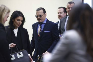 Johnny Depp lors de son procès contre son ex-femme Amber Heard, le 5 mai 2022 au tribunal de Fairfax, en Virginie.