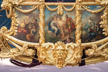 L'un des décors peints du Gold State Coach de la reine Elizabeth II, le 6 mai 2022
