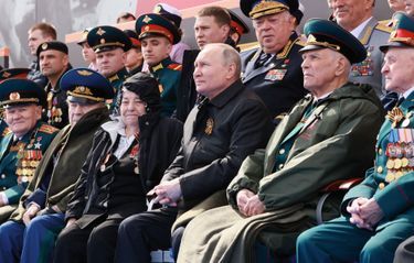 Un spectacle au goût amer pour Poutine. Moins de chars que l’an dernier, en raison du conflit en Ukraine. Et un défilé aérien qui a été annulé.