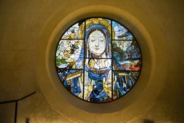 Dans la chapelle Santa Luzia, qui date de 1922, le vitrail de l’artiste Vik Muniz.