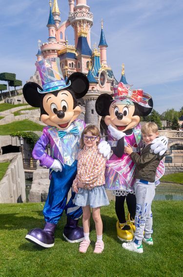 Le prince Jacques et la princesse Gabriella de Monaco à Disneyland Paris, en avril 2022