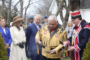 Le prince Charles et la duchesse de Cornouailles Camilla ont assisté à une cérémonie autochtone dans le jardin de Government House à St John's, le 17 mai 2022