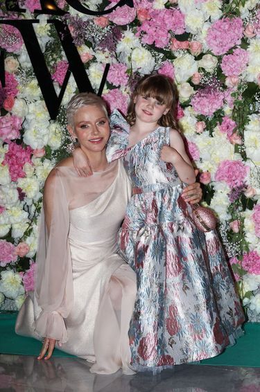 Les princesses Charlène et Gabriella de Monaco, lors de la remise des «Fashion awards» de la 10e Monte-Carlo Fashion Week à Monaco, le 24 mai 2022