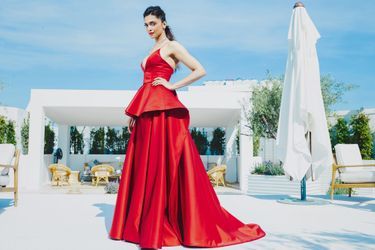 Deepika Padukone , la star indienne la mieux payée de Bollywood, est membre du jury. En Louis Vuitton et bijoux Cartier sur la terrasse By Albane, en haut de l’hôtel JW Marriott, le 19 mai.