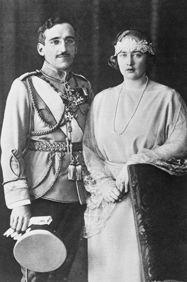 La princesse Marie de Roumanie avec son fiancé le roi Alexandre Ier de Yougoslavie, avant leur mariage