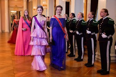 La princesse Elisabeth de Belgique et sa mère la reine des Belges Mathilde à Oslo, le 17 juin 2022