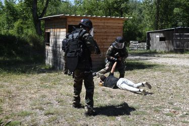 Photo prise à Valbonne lors de l'entraînement des gendarmes avec l'Armée de terre.