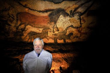 Yves Coppens dans la grotte de Lascaux en septembre 2010.