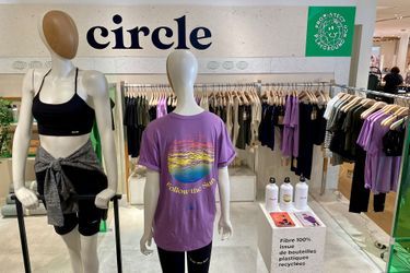 Alexandra Rosenfeld présente sa collection de vêtements de yoga avec la marque Circle au Bon Marché à Paris, le 17 juin 2022.