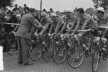 Le départ du Tour de France d’Amsterdam, le 8 juillet 1954