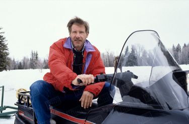 «Sur un scooter des neiges, Harrison Ford parcourt sa propriété du Wyoming, au cœur des montagnes Rocheuses. “J'ai besoin de grands espaces préservés, dit-il, avec quatre vraies saisons.”» - Paris Match n°2077, 16 mars 1989