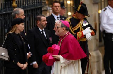 Deux cardinaux du Vatican sont venus assister aux funérailles de la reine, qui était par ailleurs à la tête de l'église anglicane.