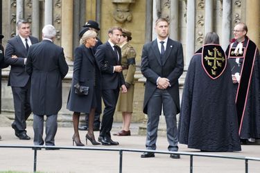 Le couple présidentiel français à son arrivée devant l'abbaye de Westminster. 