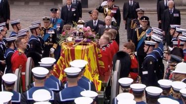 Harry, derrière le cercueil d'Elizabeth II. 