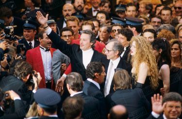 En 1990, lors du 43e Festival de Cannes, aux côtés d’Alain Delon et de Domiziana Giordano, Jean-Luc Godard présente son film «Nouvelle Vague ».